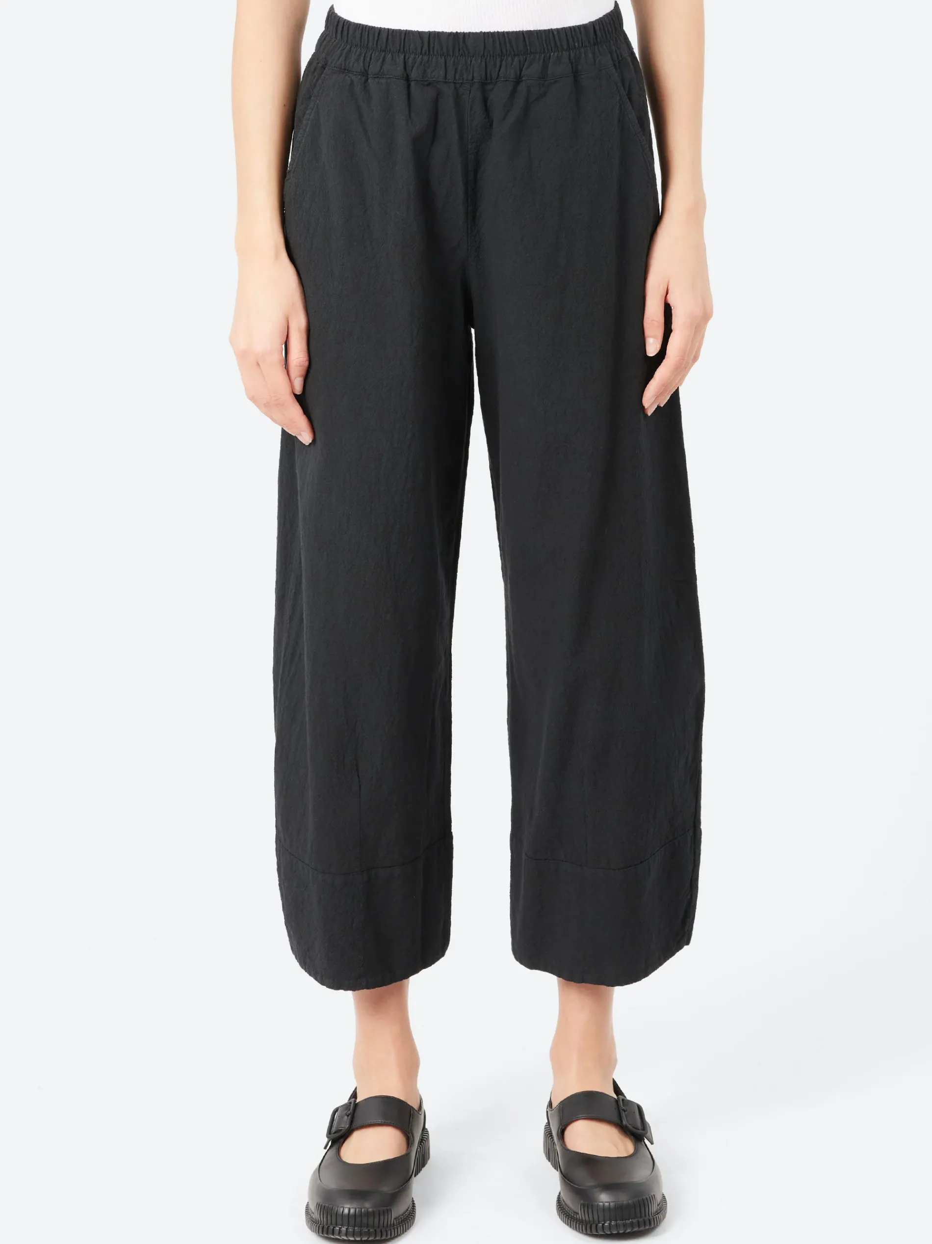 Aequamente - 25153 Pants in Black