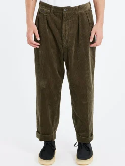 BEAMS PLUS - 2 Pleat Corduroy Pants in Dark Green