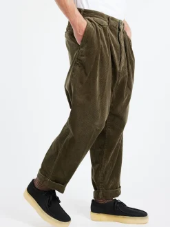 BEAMS PLUS - 2 Pleat Corduroy Pants in Dark Green