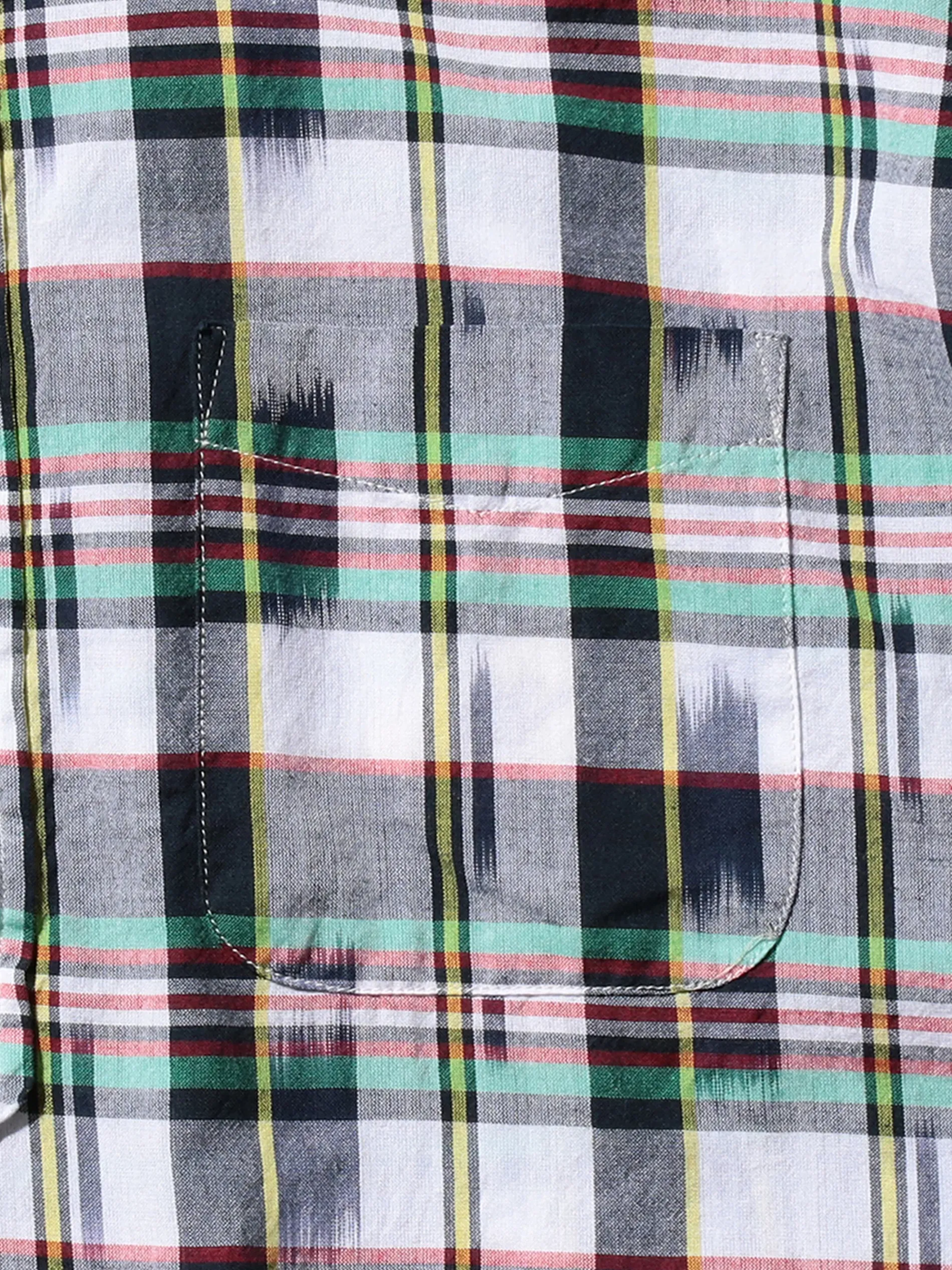 BEAMS PLUS - Classic Fit Ikat Madras Pullover Shirt in White