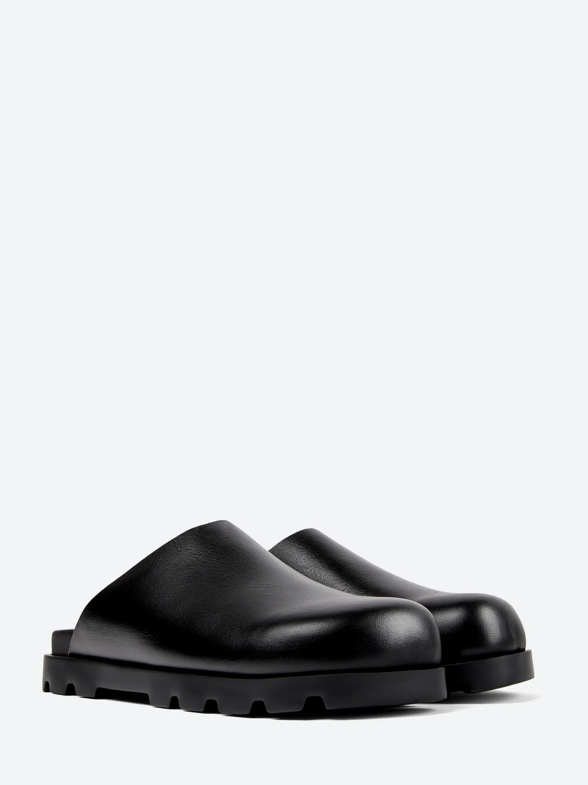 Camper - Brutus Clogs in Black