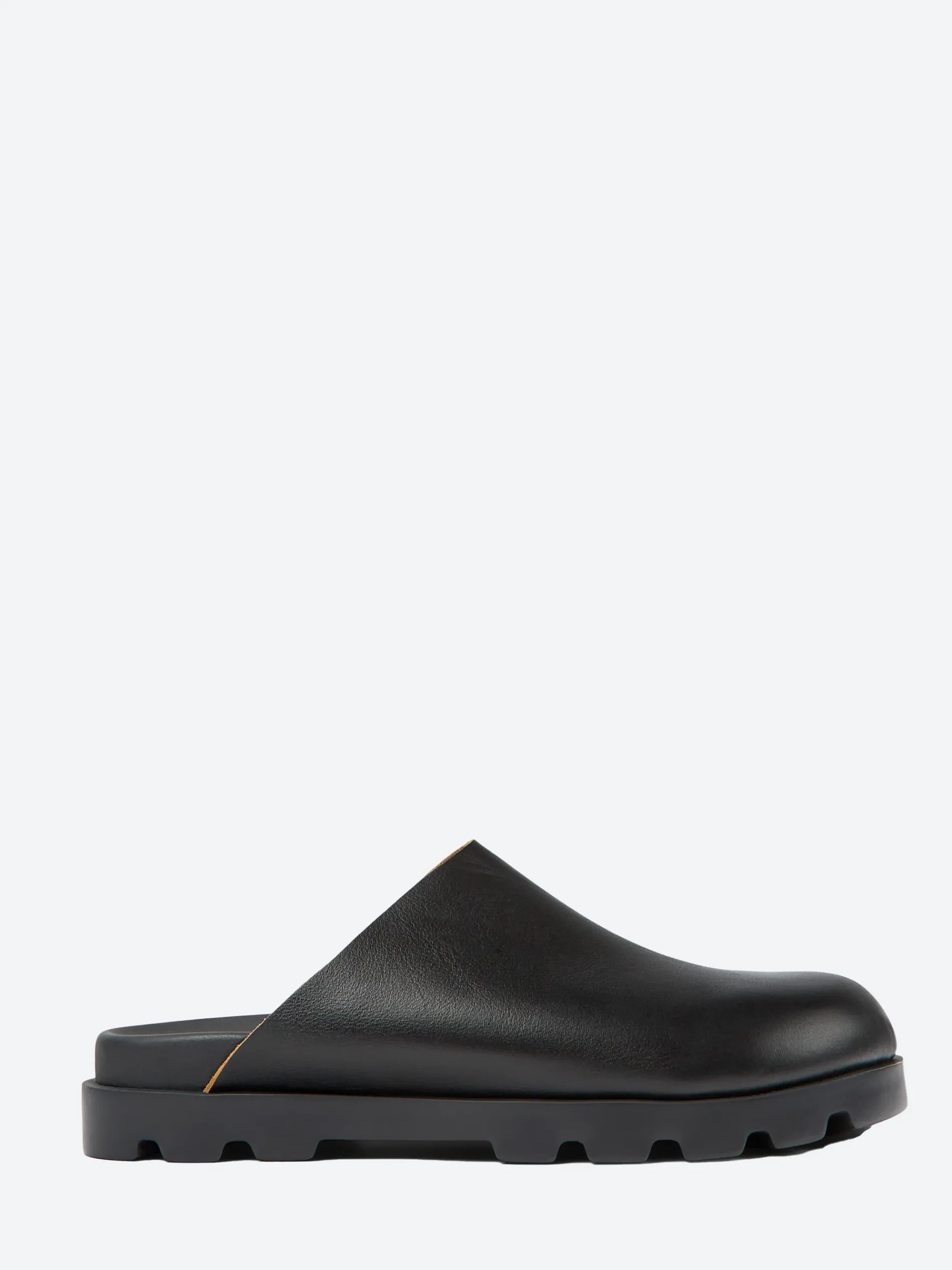 Camper - Brutus Clogs in Black