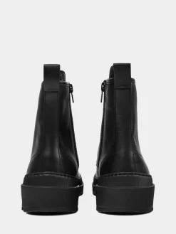 Camper - Brutus Trek Michelin in Black