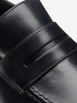 Clarks - Aldwin Step Loafer in Black