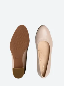 Clarks - Freva55 Court in Sand Leather