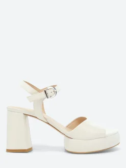 gravitypope - Zelie in Blanco Baku