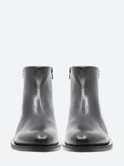 gravitypope - Ziba in Black