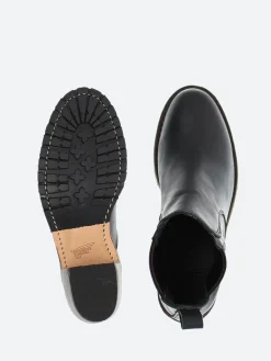 Red Wing - Harriet in Black Boundary