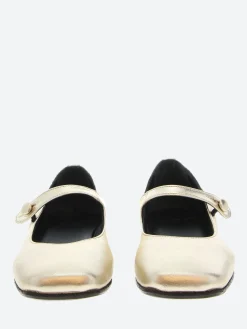 TO&CO. - Jane in Black