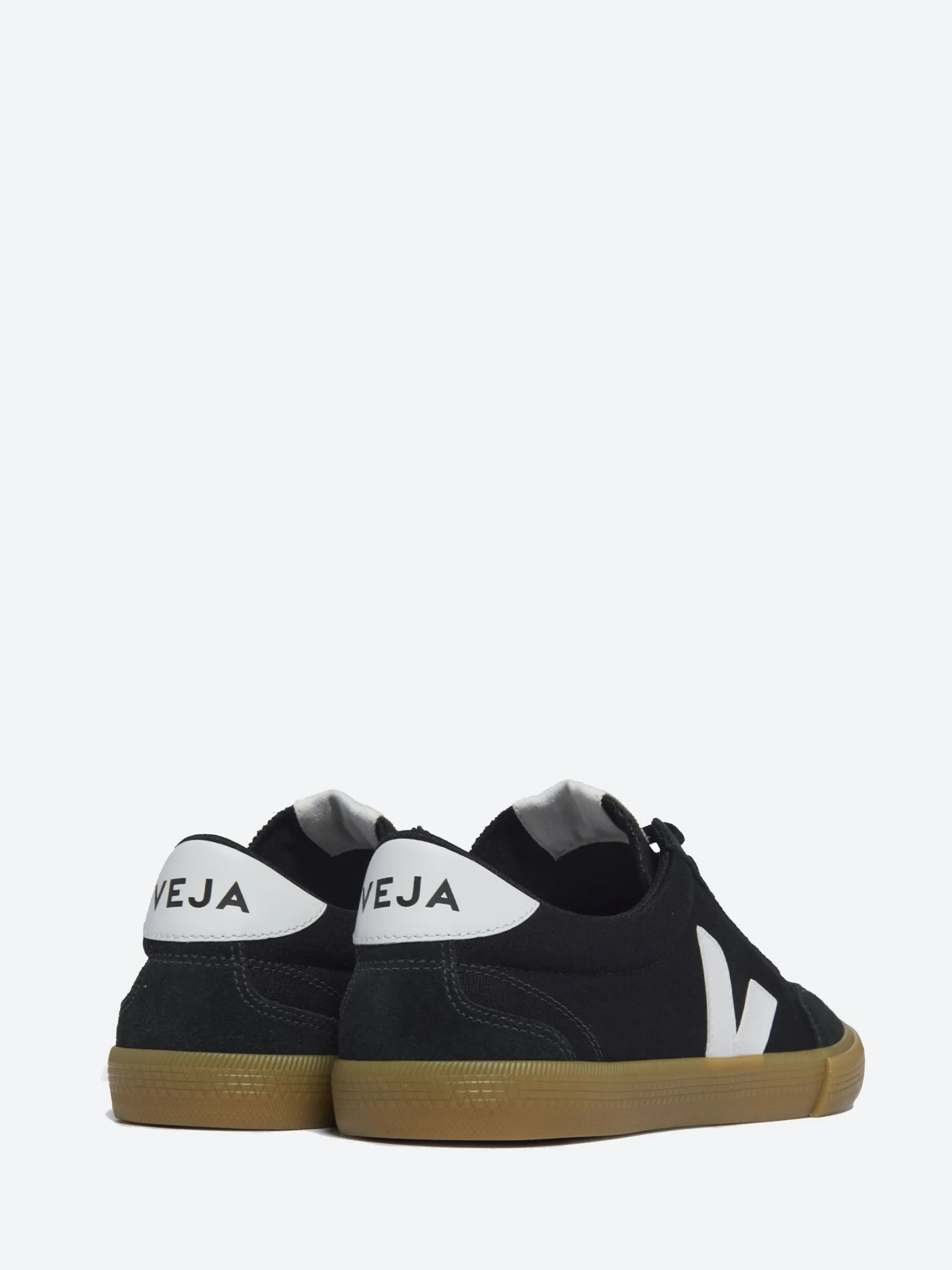 Veja - Volley Canvas in Black, White and Natural